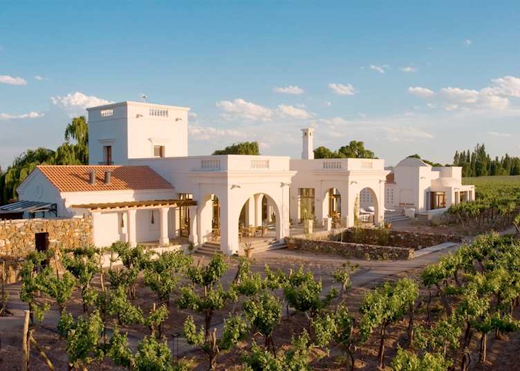 Exterior, Awasi Mendoza