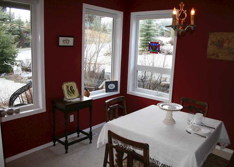 Breakfast room at Off our Rockies