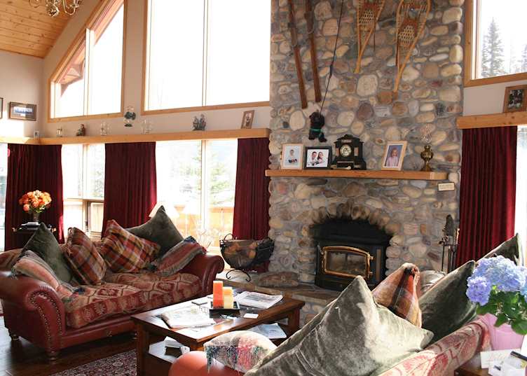 Lounge at Ambleside Lodge B&B, Canmore