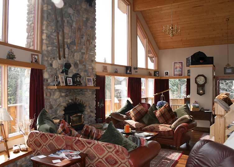 Lounge at Ambleside Lodge B&B, Canmore