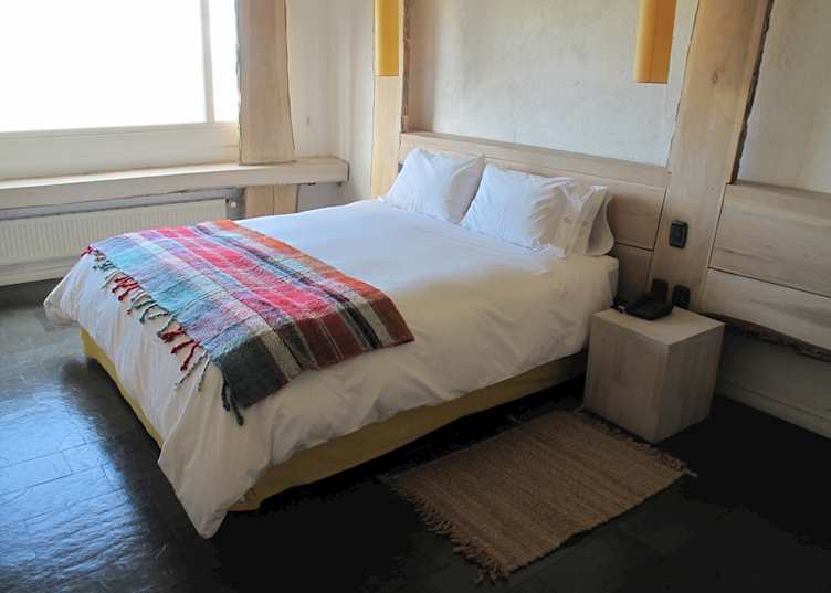 Standard Room, Remota