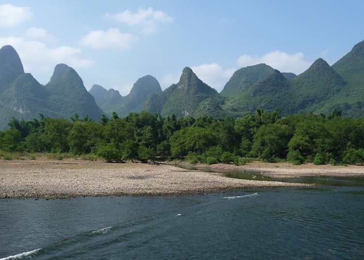 Limestone scenery along the Li River, Guilin