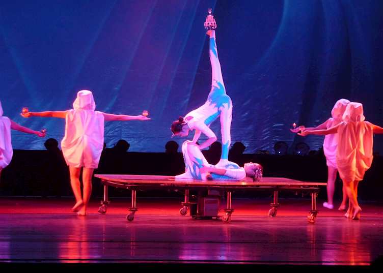 Shanghai acrobatics, Shanghai