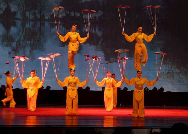 Shanghai acrobatics, Shanghai