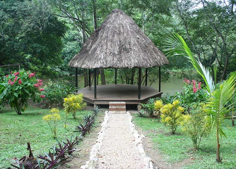 Table Rock Jungle Lodge River Side Palapa and Gardens