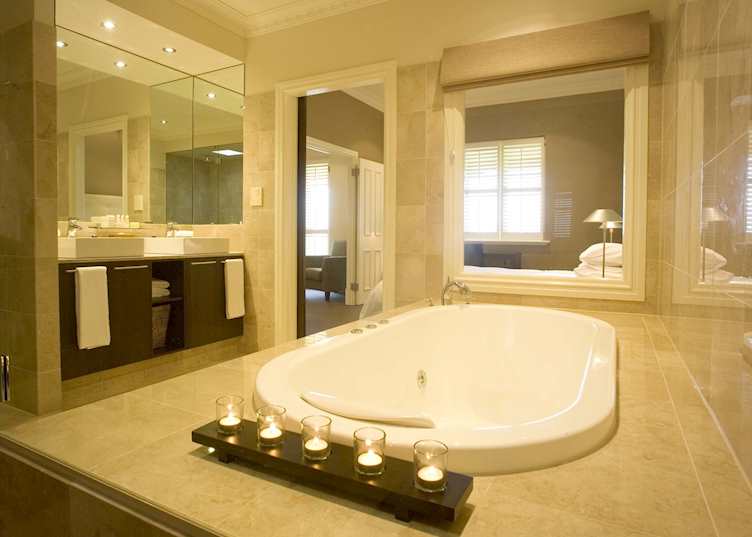 The Louise Greenock Suite Spa Tub