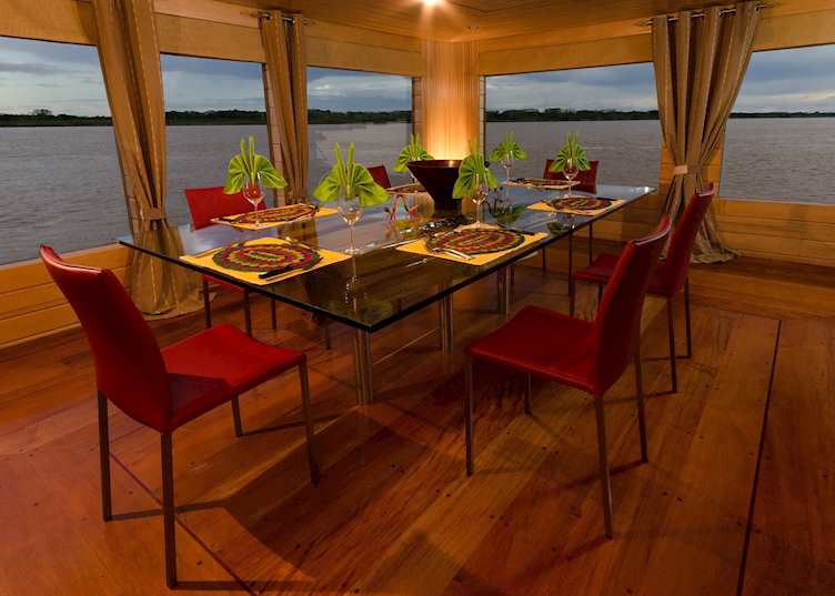 The Delfin, Iquitos