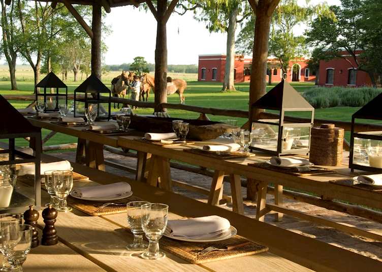 Outdoor lunch at Estancia La Bamba