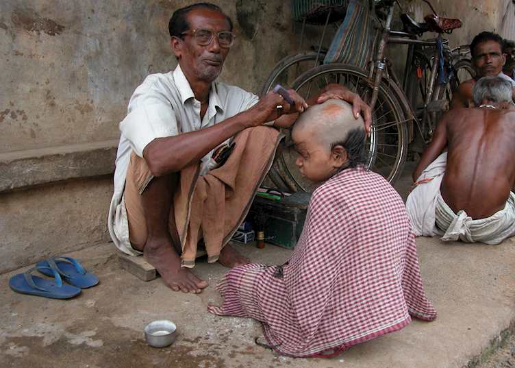 Boy sacrificing his hair in worship of Jagannath, Puri