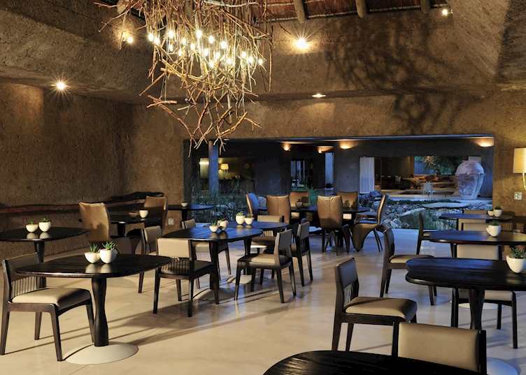 Dining room at Sabi Sabi Earth Lodge, The Sabi Sand Wildtuin