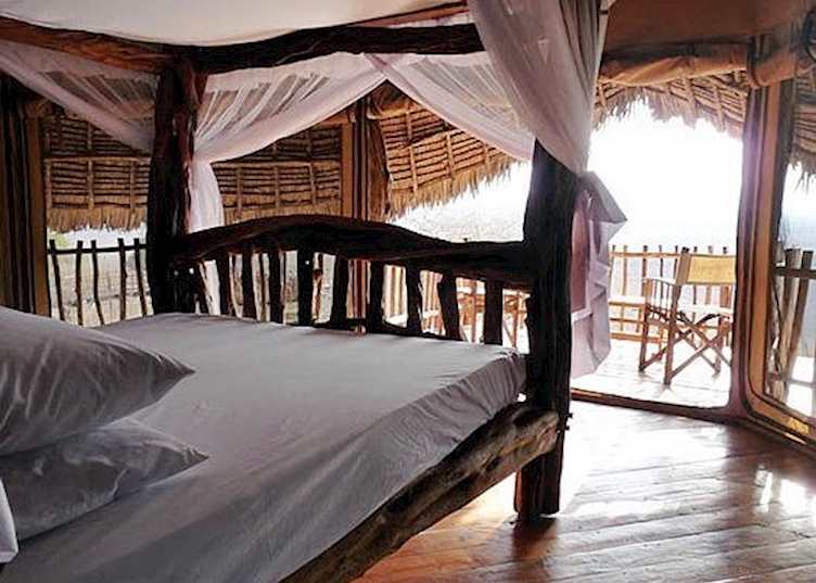 Lions Bluff,Tsavo West