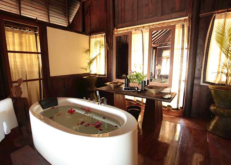 Villa bathroom, Villa Inle Resort