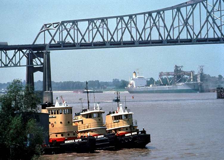 Tugs on the Mississippi River, Baton Rouge