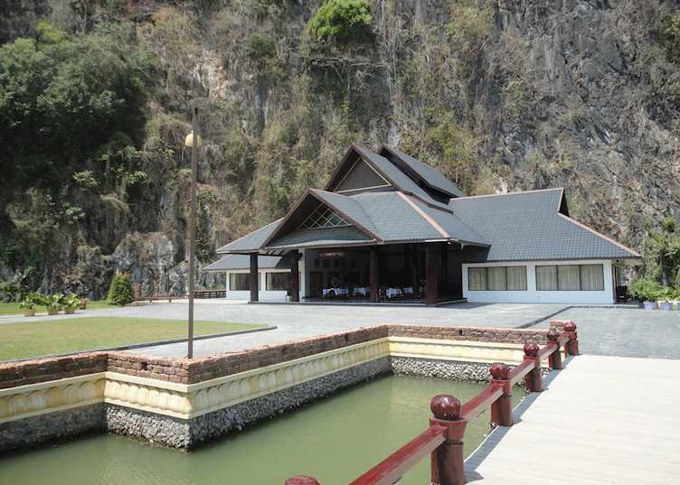 Restaurant at hotel Zwe-Ka Bin, Hpa An