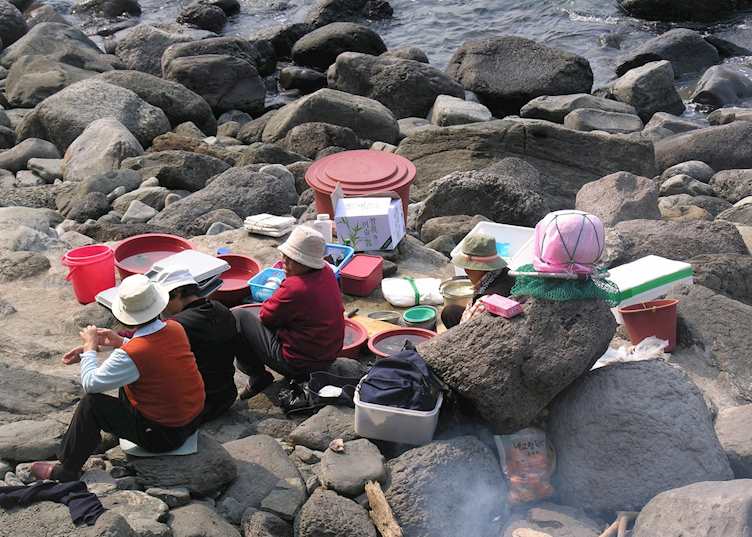 Divers on the beach in Jeju