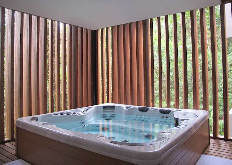 Jacuzzi at Mashpi Lodge