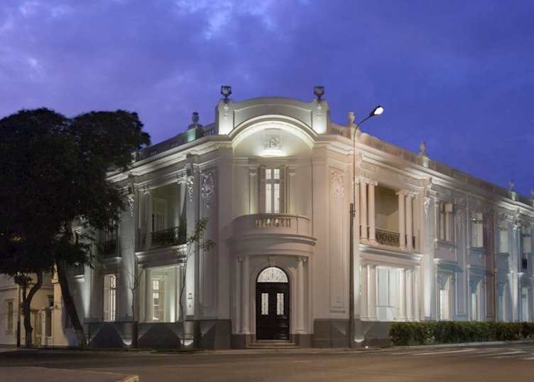 Hotel B, Lima