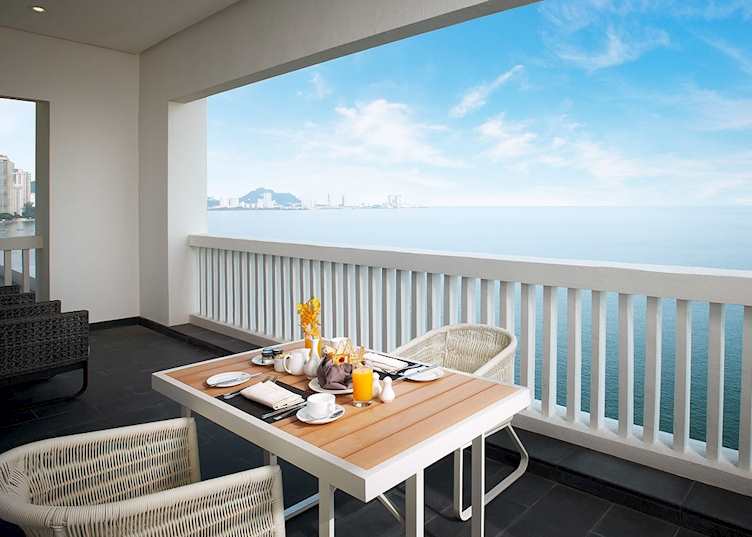 Eastern & Oriental Hotel, Corner Suite