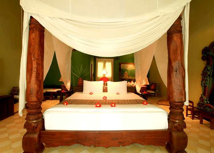 Bhagavat Gita suite, Tugu Lombok
