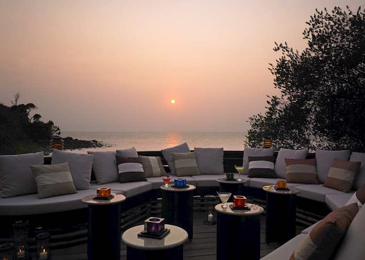 Sunset Bar, Paradee