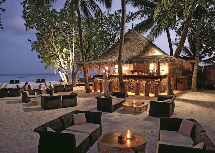 Totem Bar, Constance Moofushi