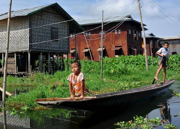They start them young, Inle Lake, Burma (Myanmar)
