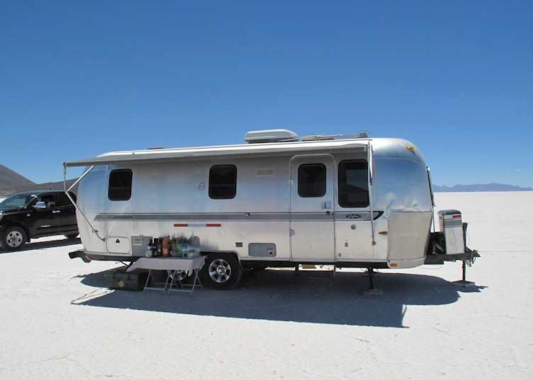 Deluxe Airstream Camper, Jirira