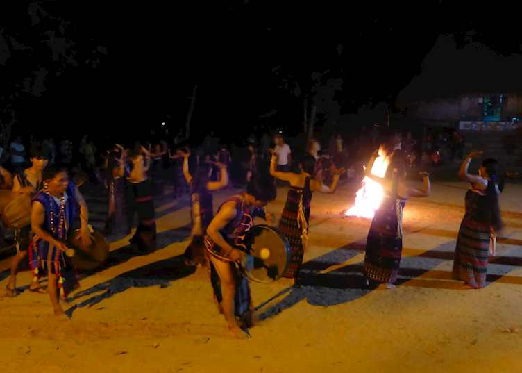 Traditional dance, Bho Hoong