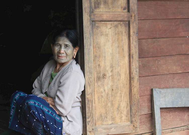 Local lady, Mindat
