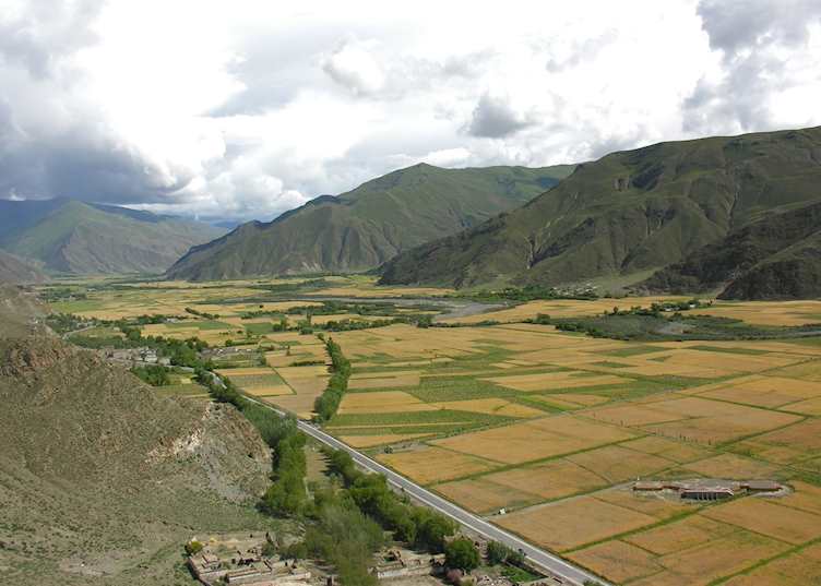 Views from Yambulagang Palace, Tsetang