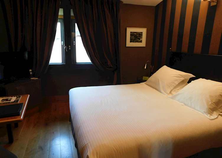 Reserve room, Cour des Loges