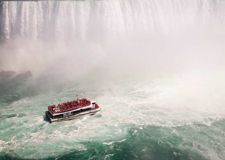 Cruise to the falls, Niagara Falls, Ontario
