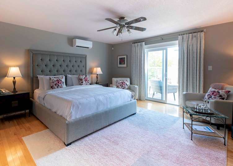 Guest room, Lantern Hill and Hollow, Ingonish