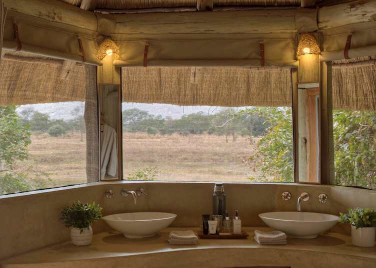 Lion Camp by Mantis ALL suites bathrooms