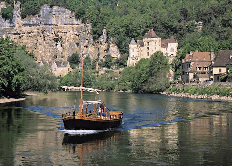 Traditional Gabarre boat on the Dordogne River, Dordogne