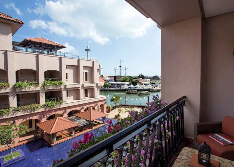 Deluxe Lago Balcony View