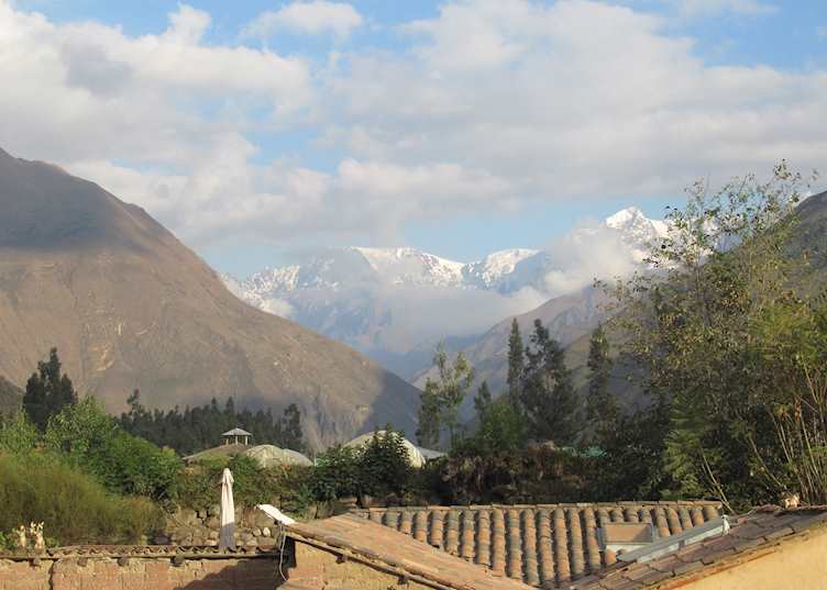 Views of the rooftops and Andes