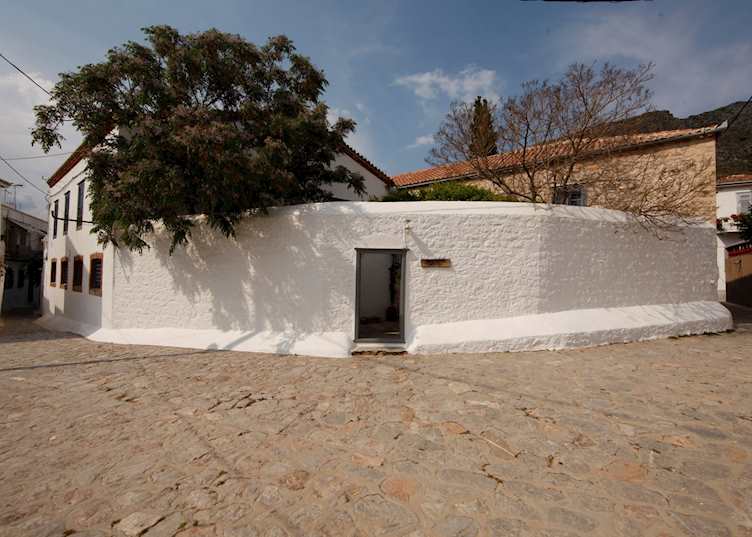 Bratsera Hotel, Hydra