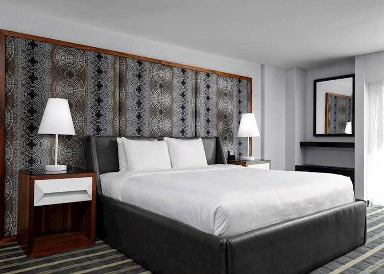 Guest room, Hotel Arts, Calgary