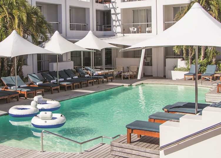 Swimming pool, The Bay