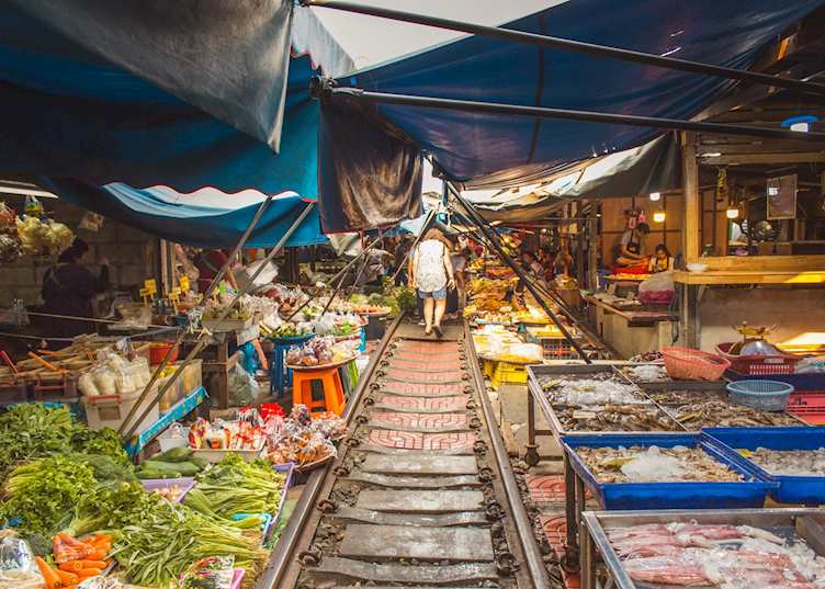 Maeklong Train Market 