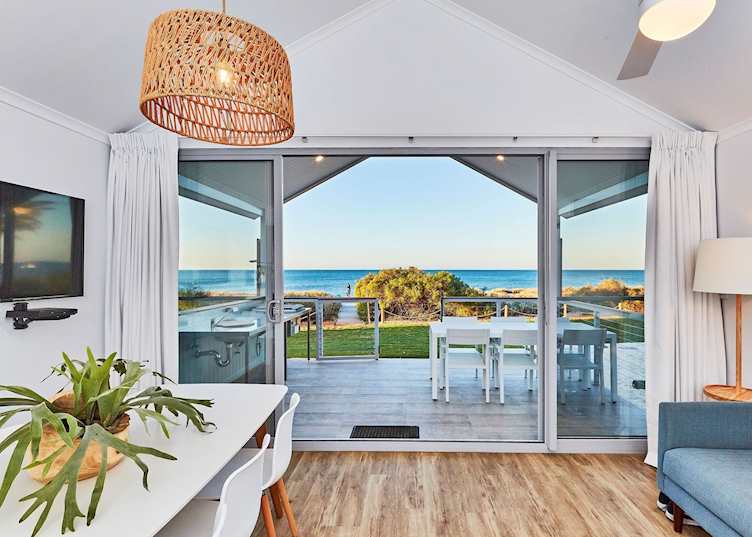  Beachfront Villa
