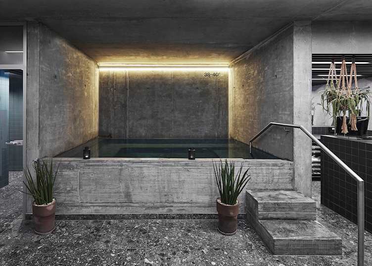Indoor hot spring, Centerhotel Miðgarður