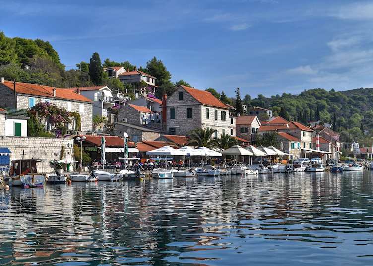 Maslinica waterfront, Šolta