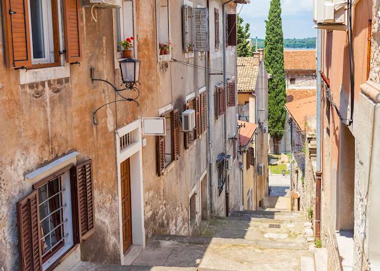 Narrow old town walkways, Pula