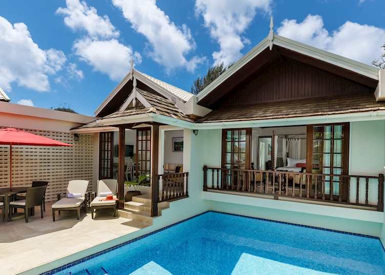 Royal collection pool suite
