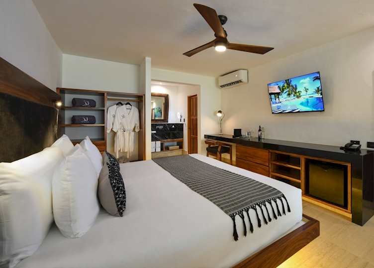 Master Suite, Casa del Jaguar
