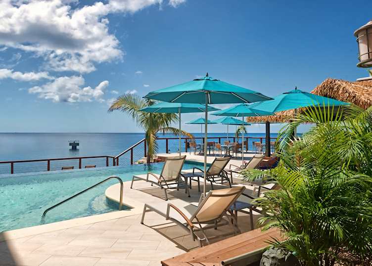 Swimming pool, Fort Young Hotel