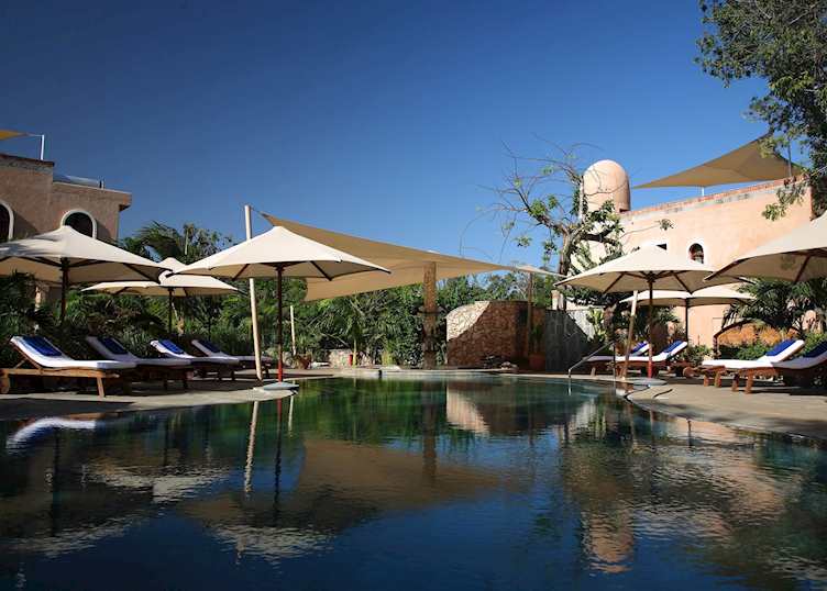 Swimming Pool, Almanara