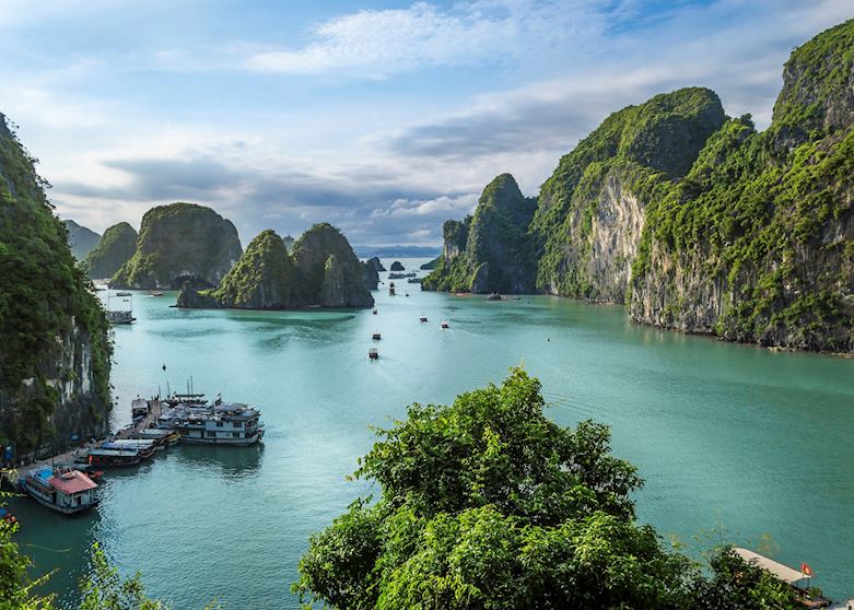 Halong Bay, Vietnam Halong Bay, Vietnam